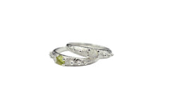 Gleaming Ring with Peridot or Moonstone